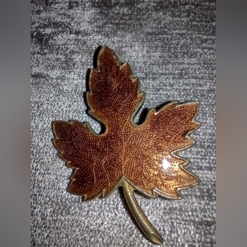 Vintage Enameled Maple Leaf,